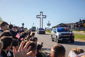 College of the Ozarks honors the unwavering dedication and bravery of local first responders during its 2025 First Responder Appreciation Day on Friday, April 11. Students, faculty, and campus guests line the sidewalks, waving flags and applauding in appreciation.